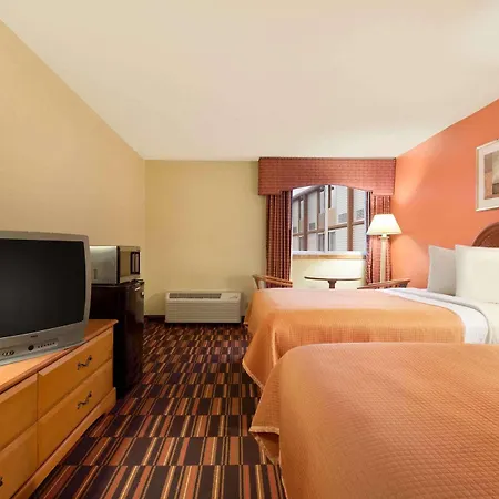Travelodge By Wyndham Sturgis Esterno foto